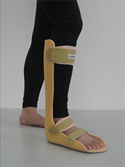図6：下肢装具　短下肢装具