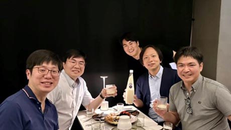 マッコリとともに　左からLo先生（台湾Fellow）、Kim先生、Cho先生、王先生、私