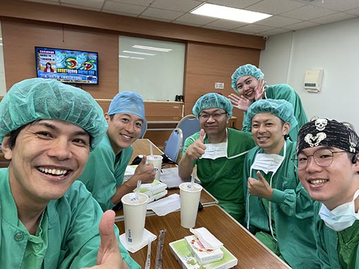 Lin先生は3件の手術の合間に病棟を案内してくれたり、ランチをご一緒してくれました。