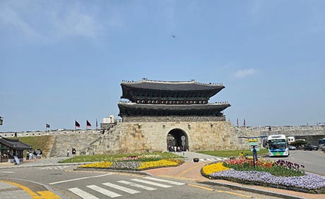 水原華城の探索。水原市は本当に奇麗な街です。