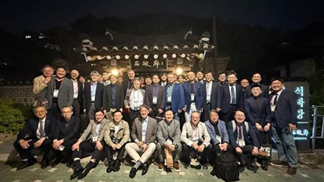 前日の晩餐会会場で